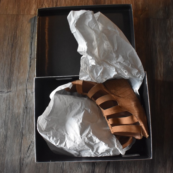 Sigerson Morrison Vernice Wedge - Picture 3 of 9